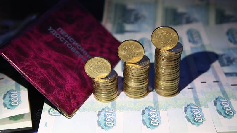 Как в 2022 году можно увеличить пенсию работающим пенсионерам 