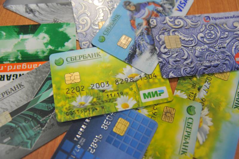 Новые правила перевода денег с банковской карты на карту заработали в РФ с 12 сентября, что изменилось для россиян 