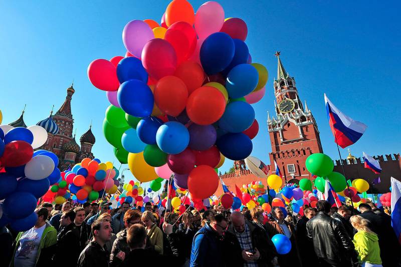 Трудящимся РФ напомнили, как отдыхаем 4 ноября 2022 года