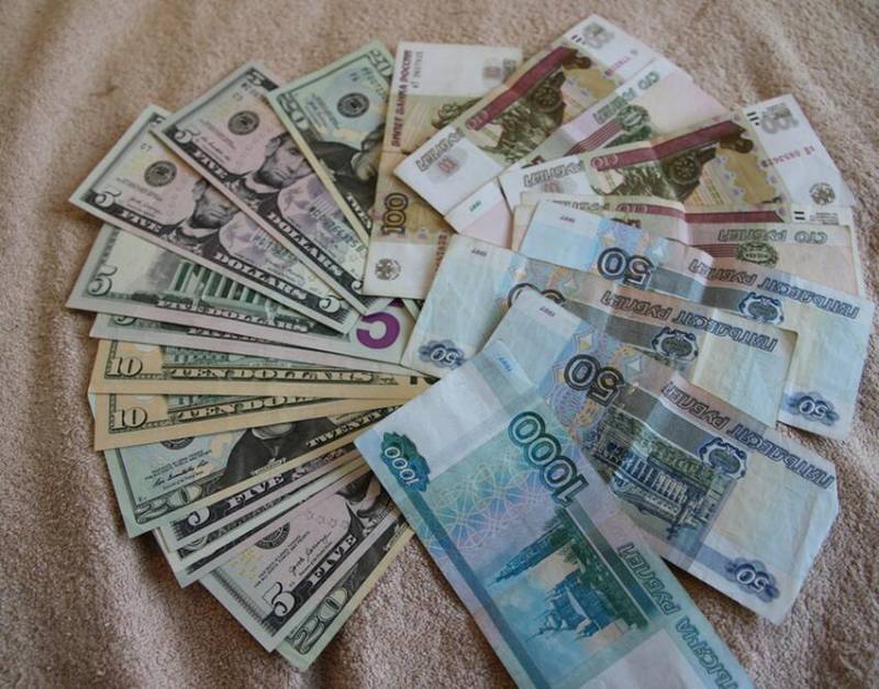 Пора скупать: россиянам эксперты посоветовали купить валюту до 5 декабря 2022 года