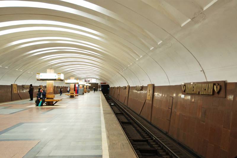 Москвичам рассказали, как будет ездить транспорт во время закрытия станций на зеленой ветке метро