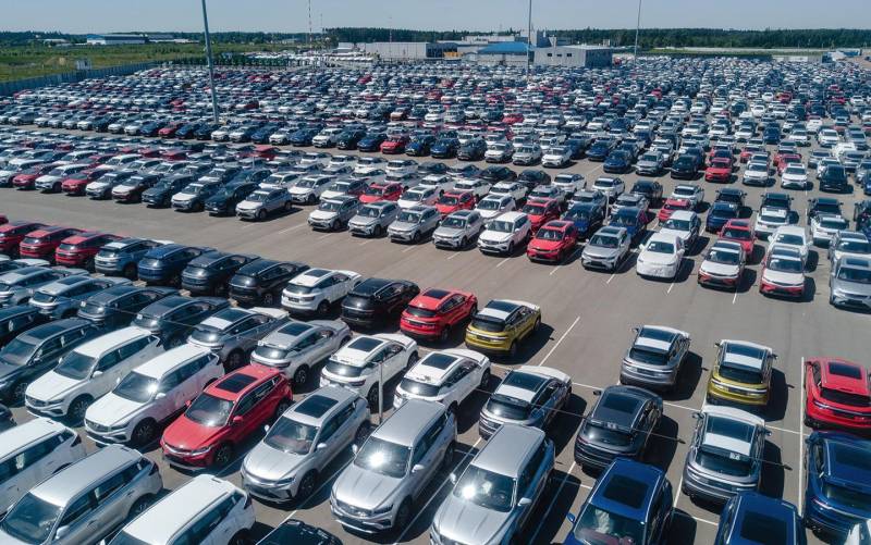 Наступивший 2023-й ничего хорошего водителям России не готовит