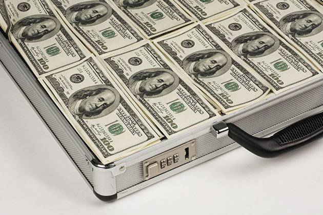 Будет очень быстро: эксперты рассказали, почему США могут превратить в бумагу наличные доллары россиян