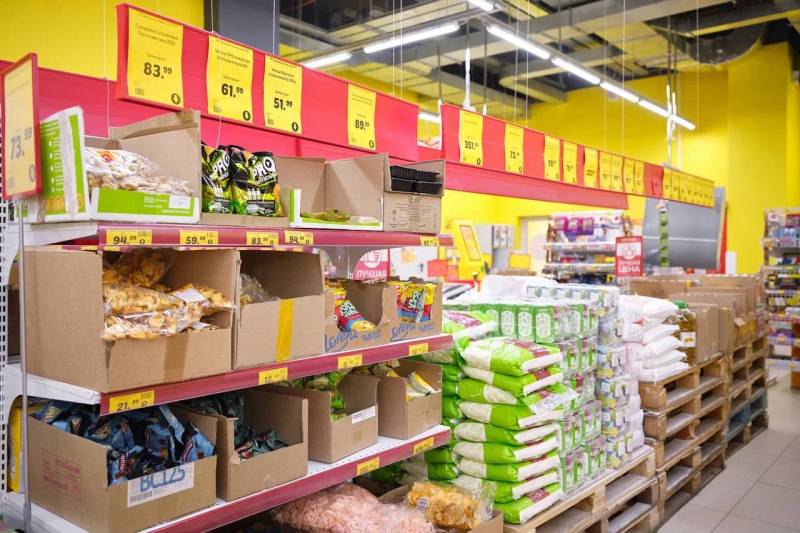 Эксперты рассказали, насколько россиянам опасно покупать продукты в "магазинах низких цен"