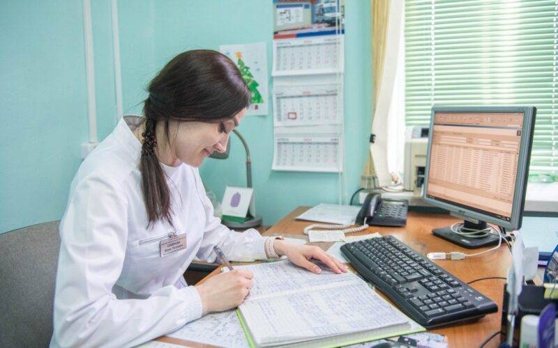 С 1 января в России изменятся условия получения больничных листов. Кому заплатят больше